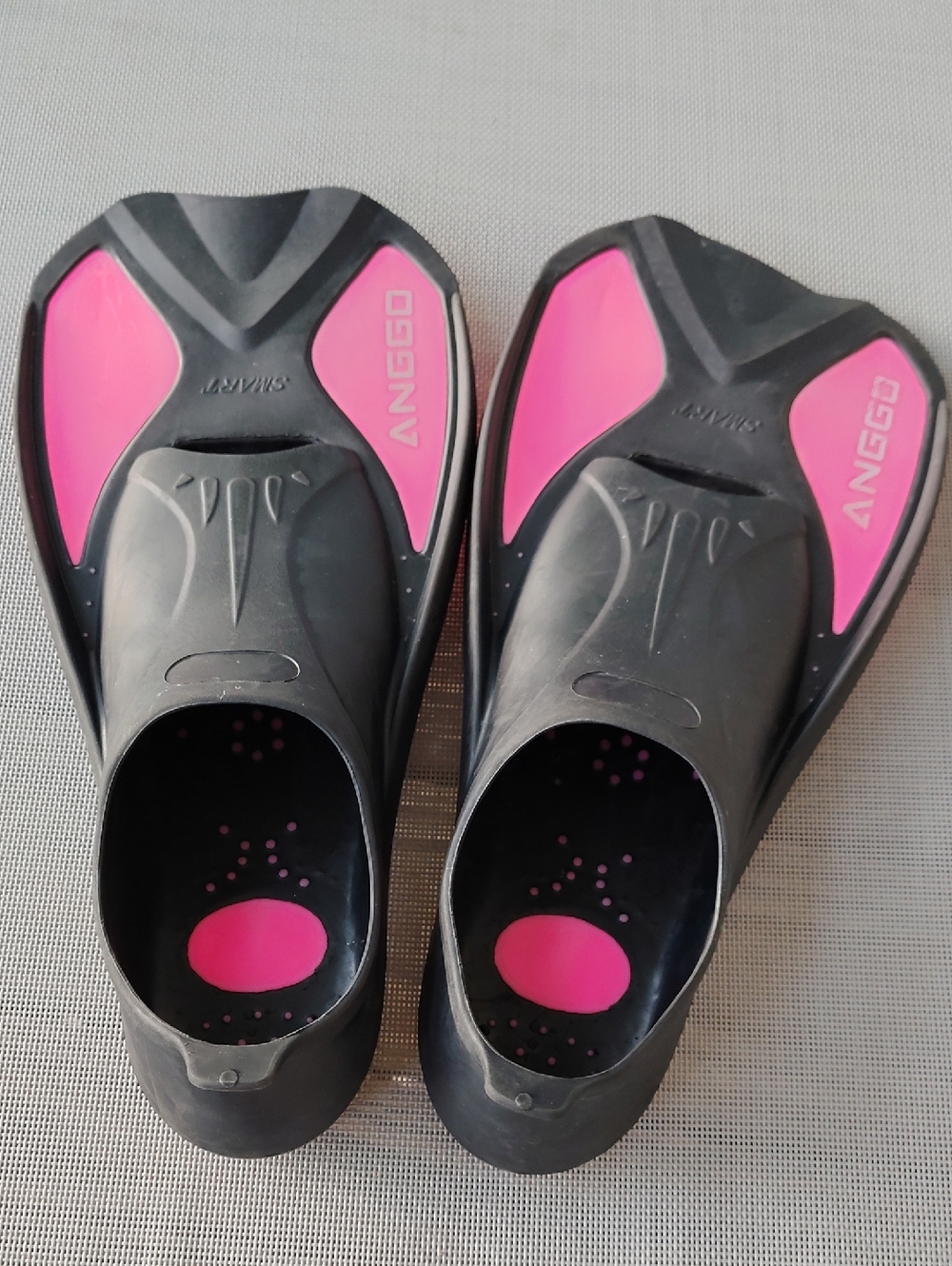 Women’s Black and Pink Swim Fins